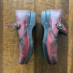 Dansko Marcella Mary Jane burnished burgundy leather clogs sz 39